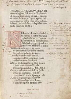 photograph of printed page with extensive (not easily legible) marginal notes. Decorated initial N at start of second paragraph. Main text: 
'COMINCIA LA COMEDIA DI 
dante alleghieri di firenze nella qle tracta 
delle pene et punicioni de uicii et demeriti 
et praemii delle virtu. Capitolo primo della 
prima parte de questo libro loqle fechsama 
inferno: nel quale lautore sa probemio ad 
tucto electato del libro: 

Nel mezo delcamin dinra uita 
miritrouai p una selua oscura 
che la diricta uia era smarrica 
Ec quanto adir qlera cola dura 
esta selua seluaggiaaspra eforte 
che nel pensier renoua la piaura. 
Tante amara che pocho piu morte 
ma pentractar del ben chio uitrouai 
diro dellatre cose chi uo scorve 
I no so ben ridir come uentrai 
tantera pien dissono insuquil punto 
che la uerace uia abandonai 
Ma poi chi sui apple dum colle gionto 
la doue terminaua quella ualle 
che maura dipaura el cor compuncto 
Guardai inalto et uidde le suoe spalle 
uestite gia deraggi del pianeta 
che menit driceto altrui per ogni calle 
Allor su la paura un pocho cheta 
coe nellaro del cor mera durata 
la nocte chio passai contanta pieta'