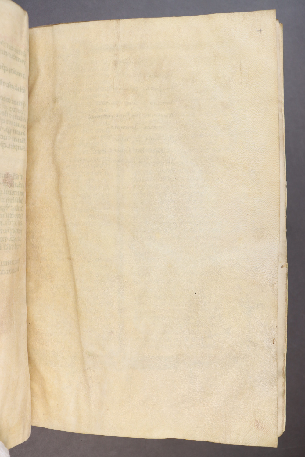 Folio 4  recto
